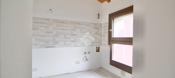 Квартира с 3 комнатами в Реджо Эмилия, Италия № 2447 5