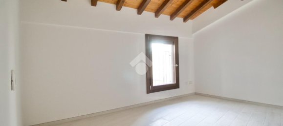 Квартира с 3 комнатами в Реджо Эмилия, Италия № 2447 17