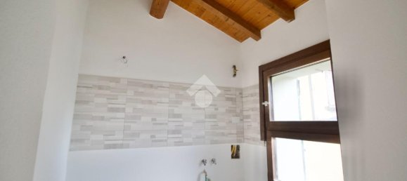 Квартира с 3 комнатами в Реджо Эмилия, Италия № 2447 10