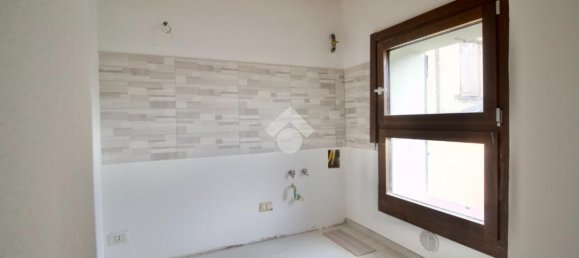 Квартира с 3 комнатами в Реджо Эмилия, Италия № 2447 11