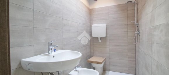 Квартира с 3 комнатами в Реджо Эмилия, Италия № 2447 7