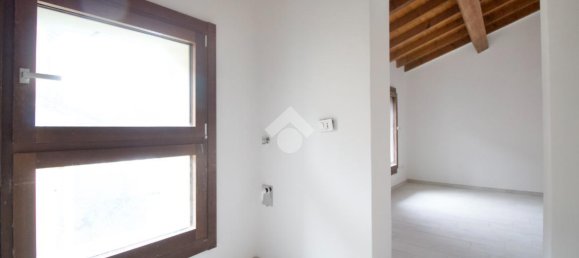 Квартира с 3 комнатами в Реджо Эмилия, Италия № 2447 26