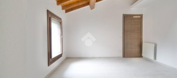 Квартира с 3 комнатами в Реджо Эмилия, Италия № 2447 19