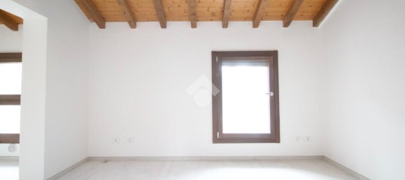 Квартира с 3 комнатами в Реджо Эмилия, Италия № 2447 25