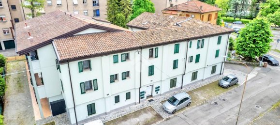 Квартира с 3 комнатами в Реджо Эмилия, Италия № 2447 43