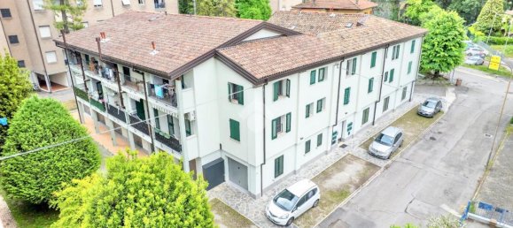 Квартира с 3 комнатами в Реджо Эмилия, Италия № 2447 42