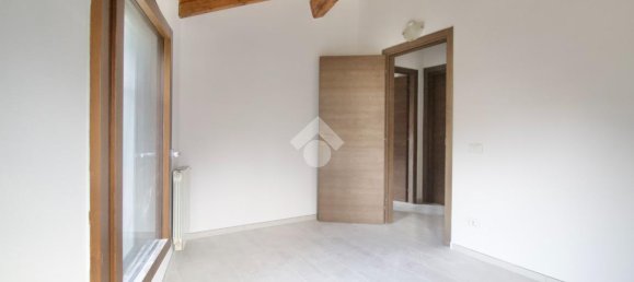 Квартира с 3 комнатами в Реджо Эмилия, Италия № 2447 27