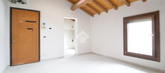 Квартира с 3 комнатами в Реджо Эмилия, Италия № 2447 8