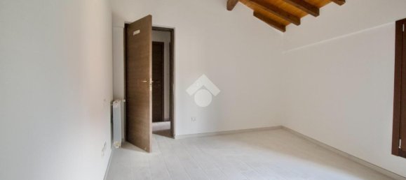 Квартира с 3 комнатами в Реджо Эмилия, Италия № 2447 22