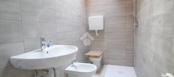 Квартира с 3 комнатами в Реджо Эмилия, Италия № 2447 37