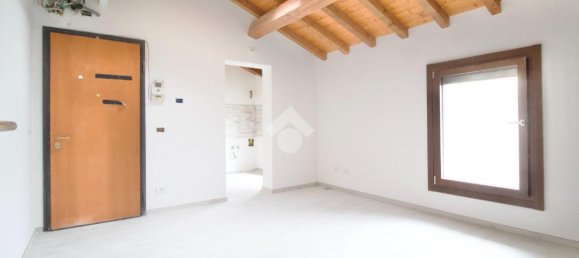 Квартира с 3 комнатами в Реджо Эмилия, Италия № 2447 9