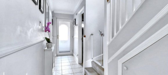 4 bedrooms House in Orsett, United Kingdom No. 4964 4