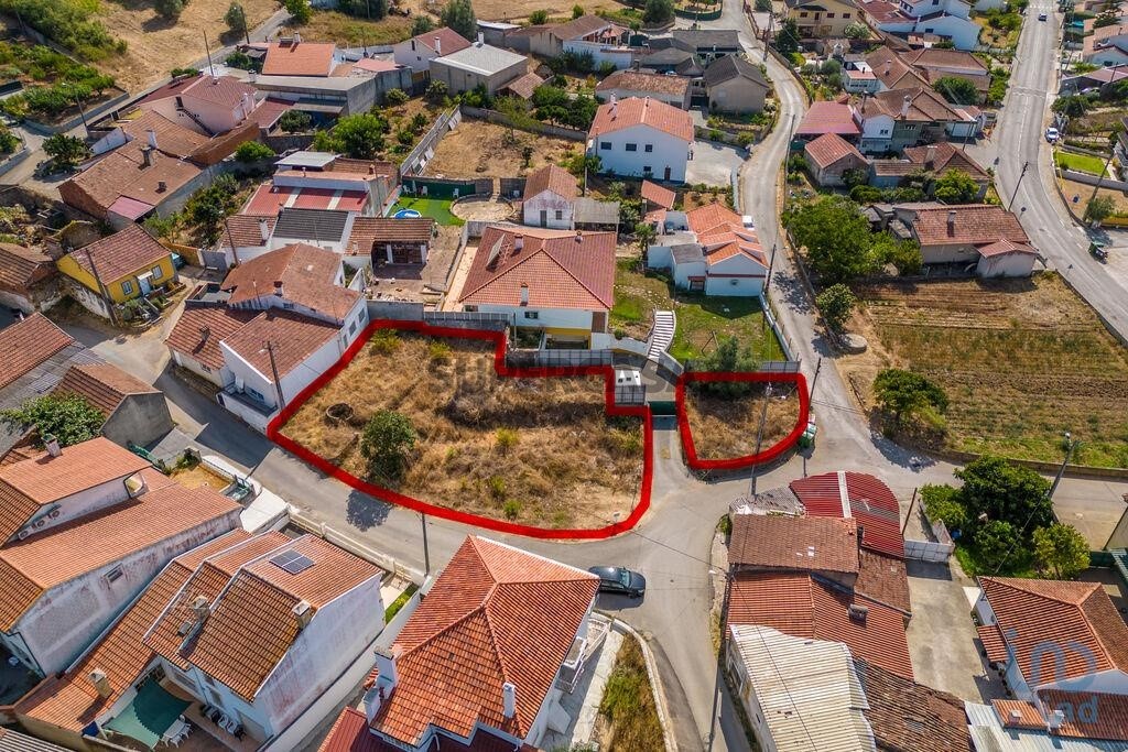 Terrain à Leiria, Portugal 697m² No. 321265