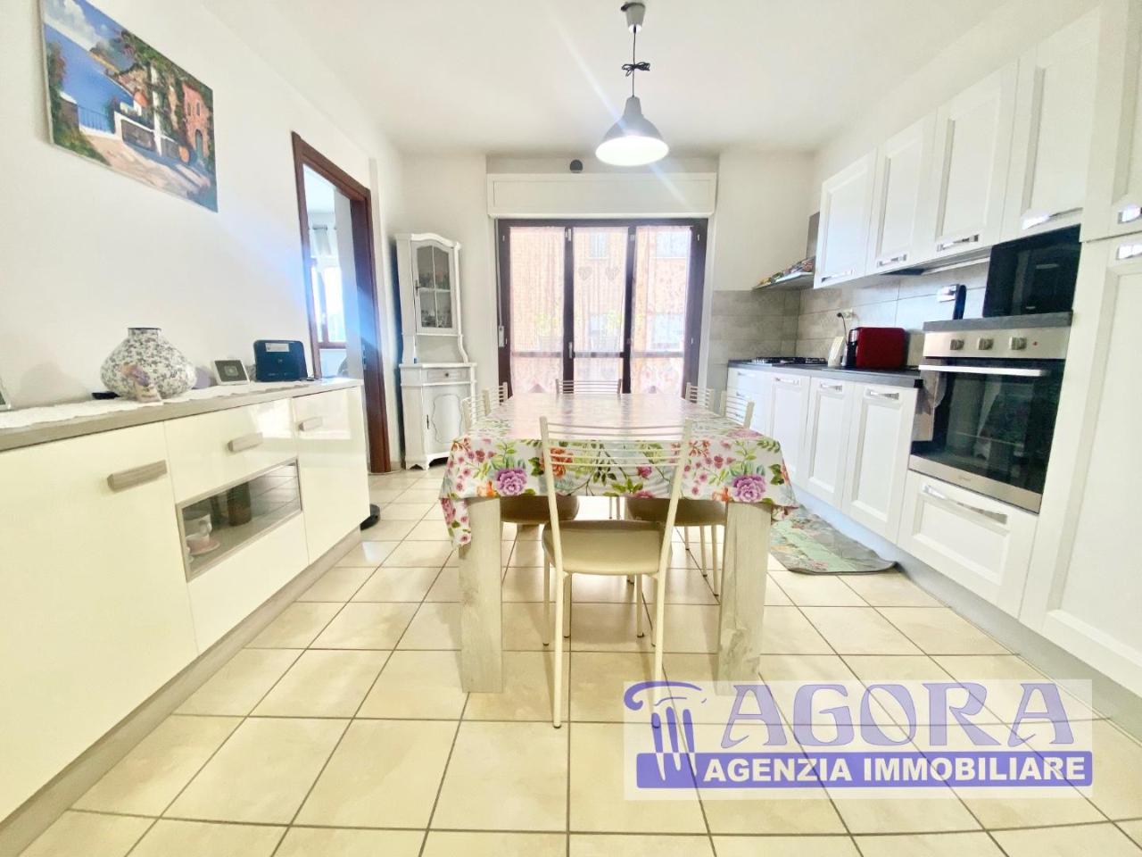 Apartamento de 3 habitaciónes en Latina, Italy No. 75458