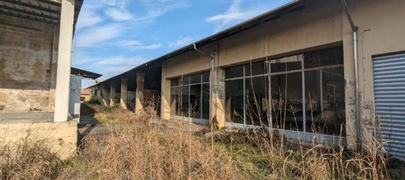 Дом с 25 комнатами в Трино, Италия № 145213 2