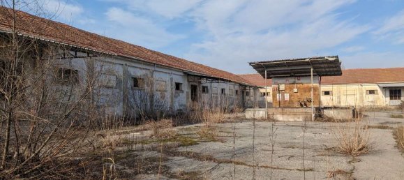 Дом с 25 комнатами в Трино, Италия № 145213 11