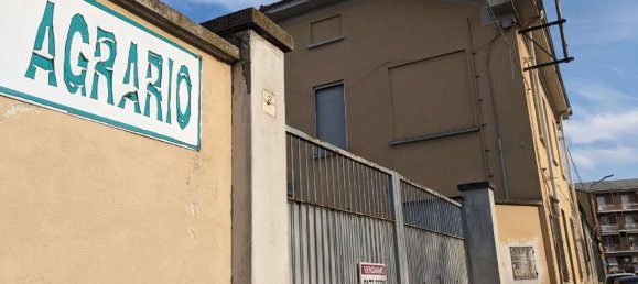 Дом с 25 комнатами в Трино, Италия № 145213 3