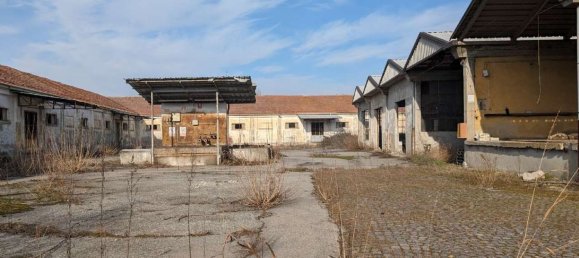 Дом с 25 комнатами в Трино, Италия № 145213 17