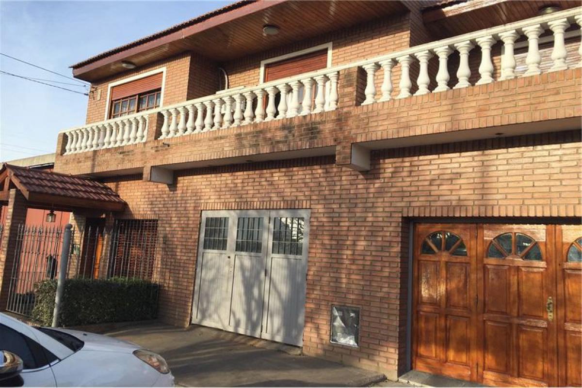 3 Schlafzimmer Haus in Berazategui, Argentina, Nr. 5933