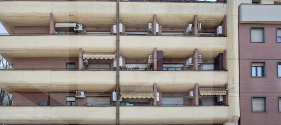 Studio in Milan, Italy No. 241662 17