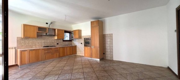 1 bedroom Apartment in Binago, Italy No. 293903 8