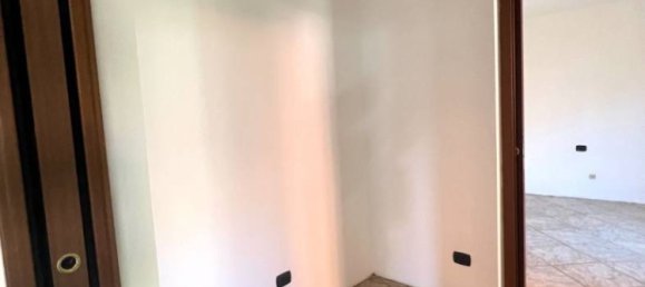 1 bedroom Apartment in Binago, Italy No. 293903 14