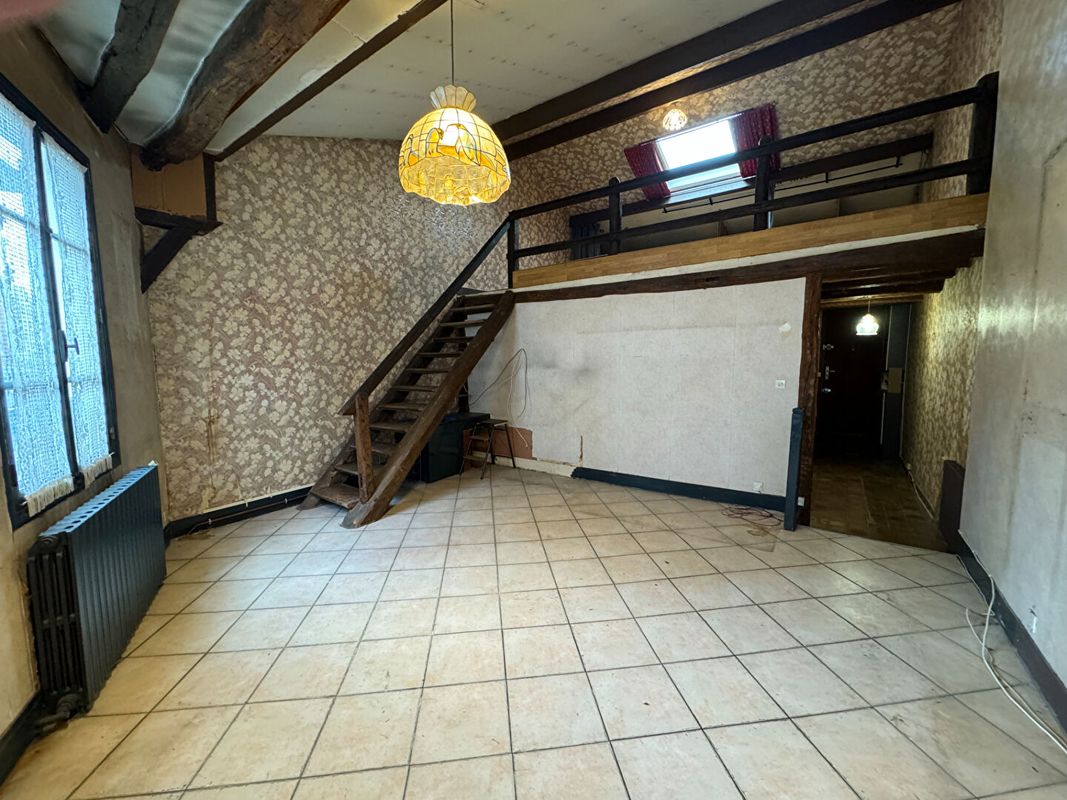 1 bedroom Duplex in Paris, France No. 167302