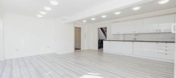 4 غرف نوم منزل في Watford, United Kingdom رقم 6037 2