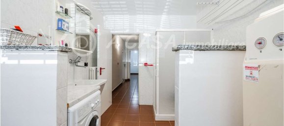 Casa de 8 divisões em Langhirano, Italy N.º 270664 32