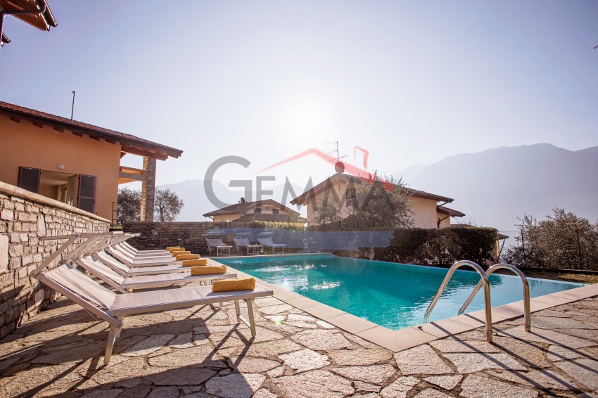 Villa de 5 dormitorios en Tremezzina, Italy No. 53440