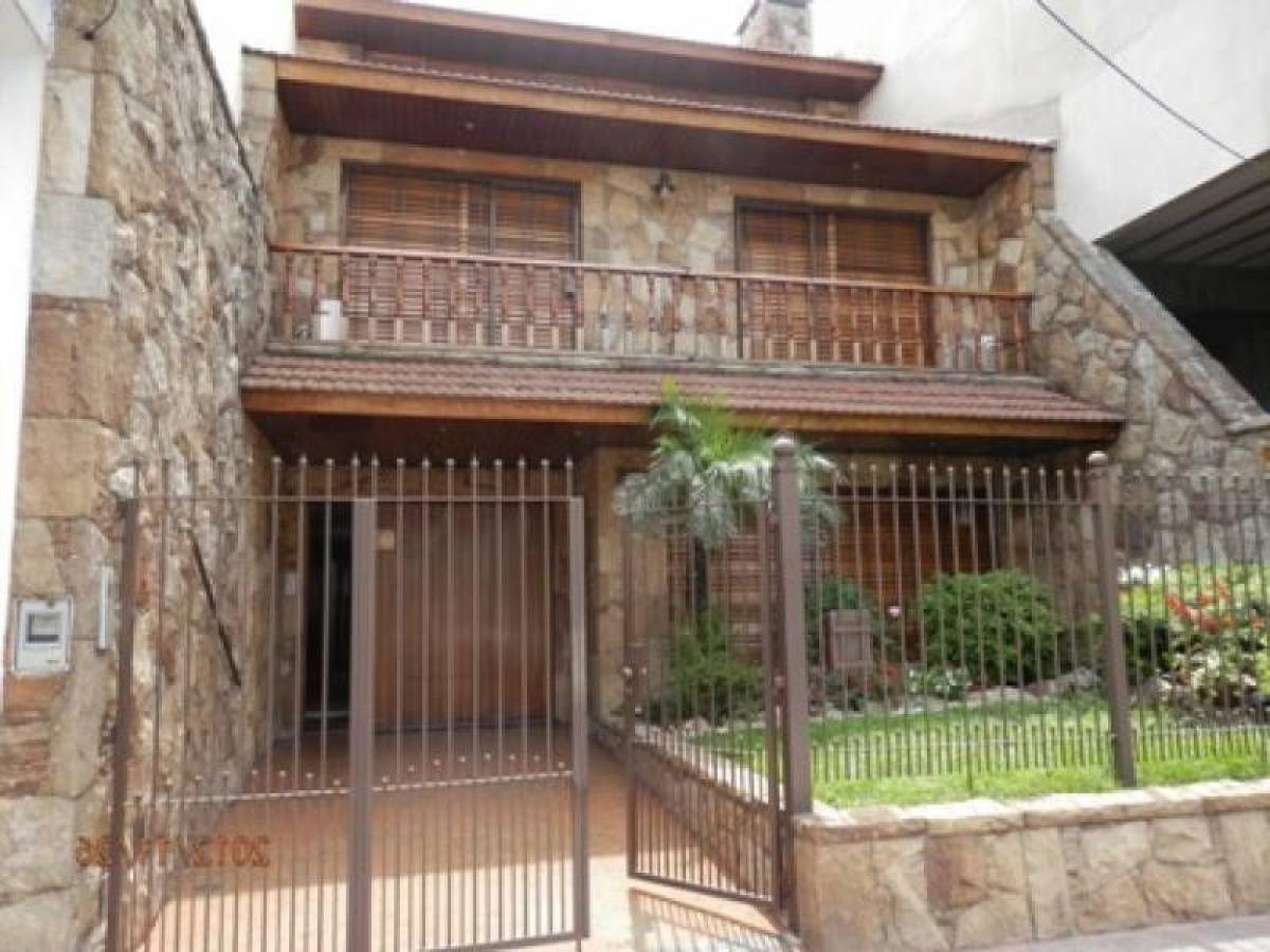 3 bedrooms House in Lanus, Argentina No. 1600