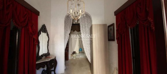 Дом с 5 спальнями в Сан-Лауренц, Мальта № 2827 5