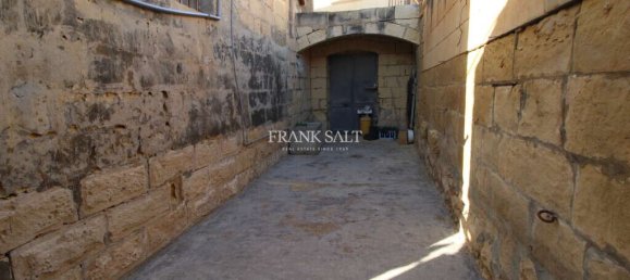 Дом с 5 спальнями в Сан-Лауренц, Мальта № 2827 12