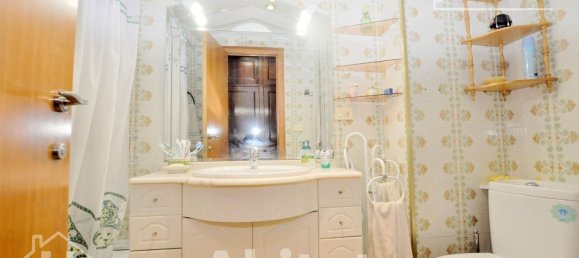 Apartamento de 3 dormitorios en Valencia, Spain No. 150104 8