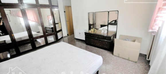 Apartamento de 3 dormitorios en Valencia, Spain No. 150104 2