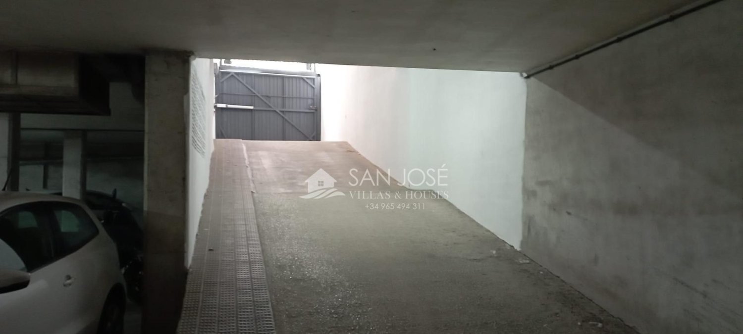32m² Garage in Alicante, Spain No. 100048