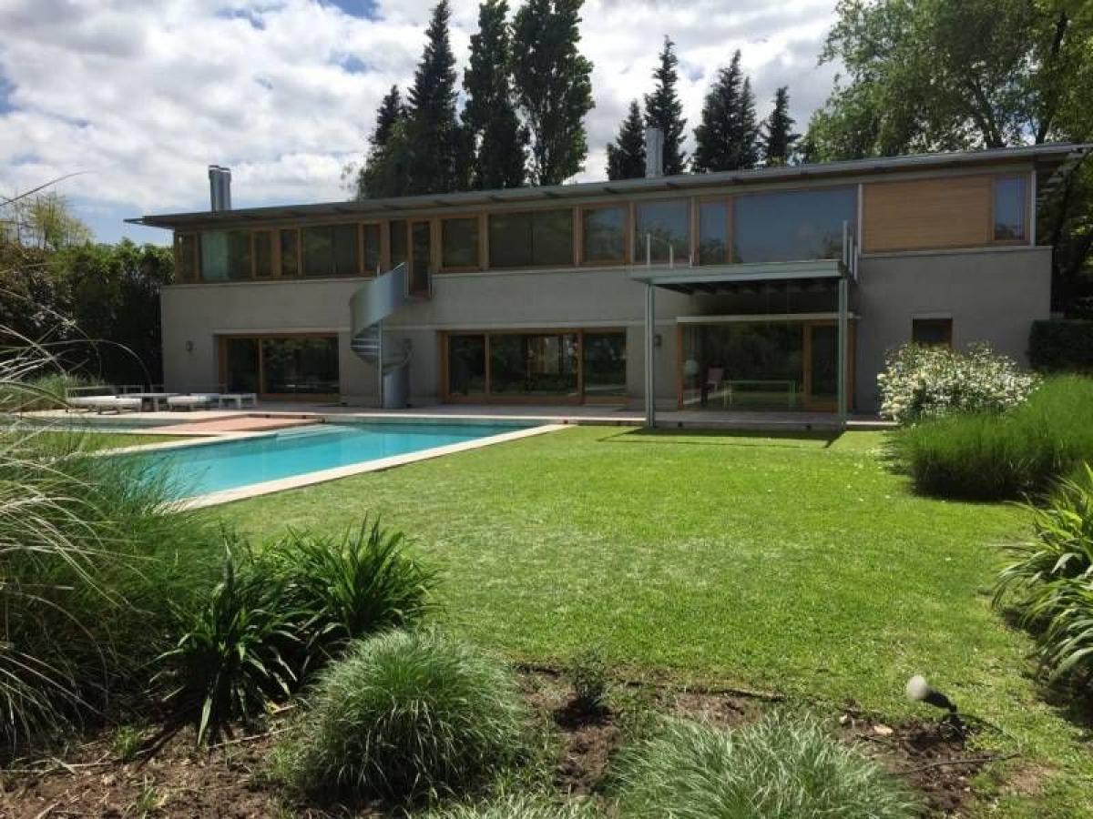 3 bedrooms House in Malvinas Argentinas, Argentina No. 14059