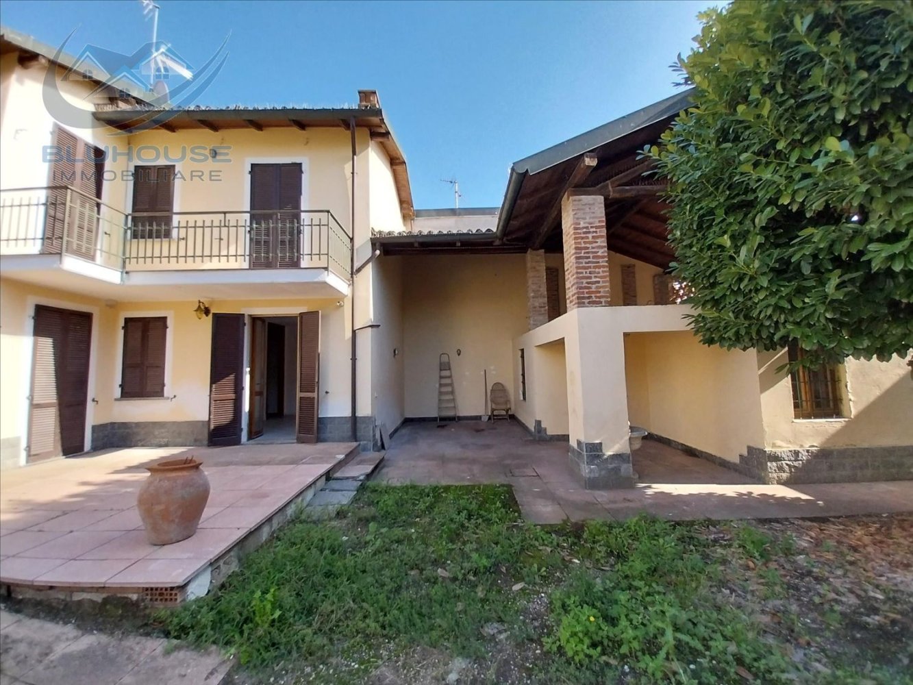 3 bedrooms Villa in Travacò Siccomario, Italy No. 389375