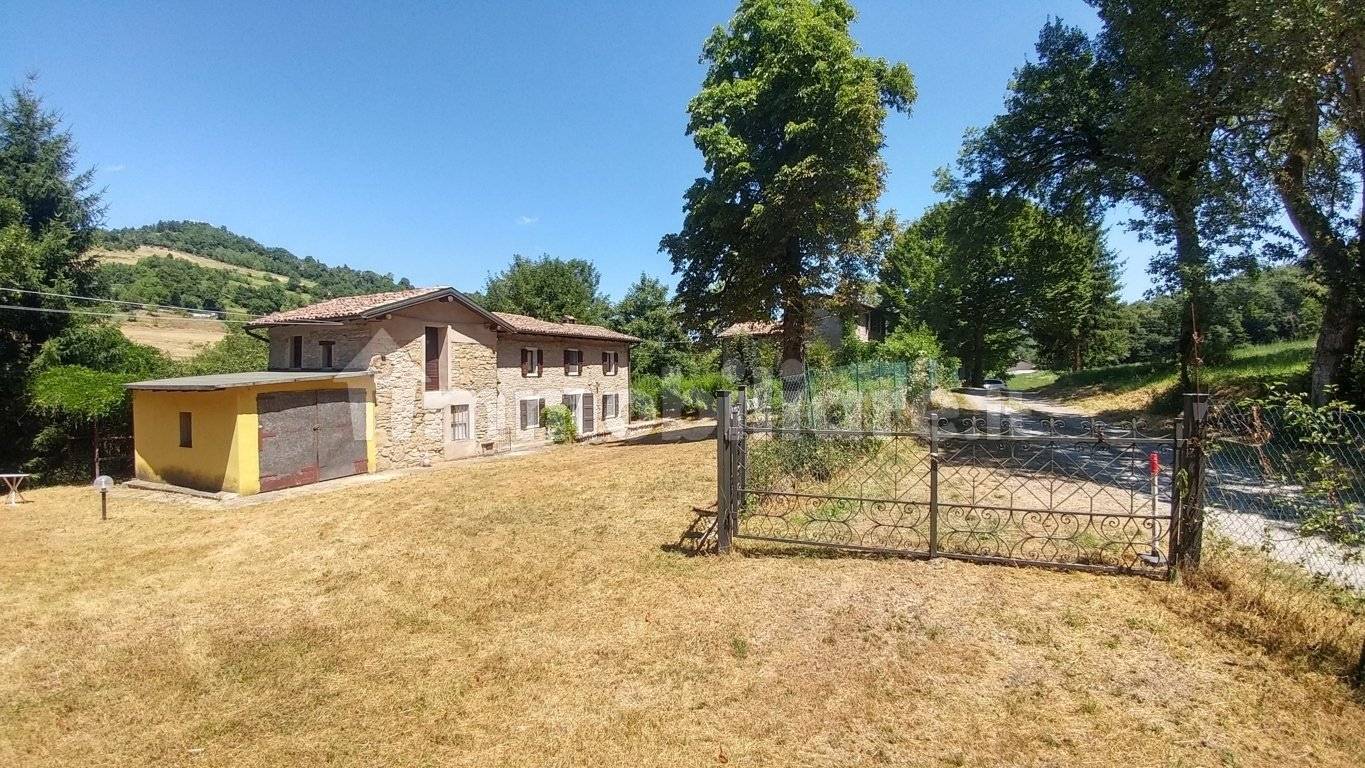 3 bedrooms House in Castel d'Aiano, Italy No. 260880