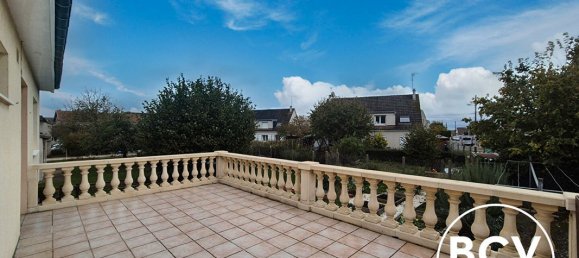 4 bedrooms House in Beville-le-Comte, France No. 209749 8