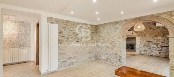 4 bedrooms Villa in Lucca, Italy No. 272674 9