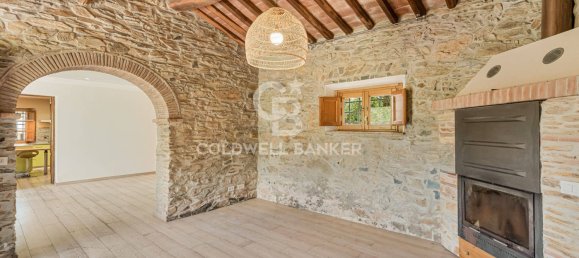 4 bedrooms Villa in Lucca, Italy No. 272674 8