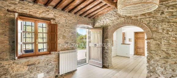 4 bedrooms Villa in Lucca, Italy No. 272674 2