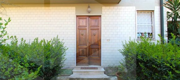 2 bedrooms Villa in Calcinaia, Italy No. 25539 2