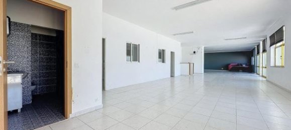 Gewerbliche Immobilie in Portimao, Portugal 296m², Nr. 85660 5