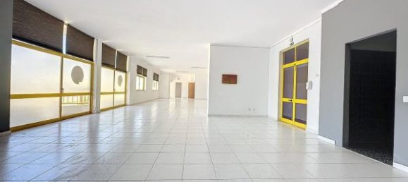 Gewerbliche Immobilie in Portimao, Portugal 296m², Nr. 85660 2