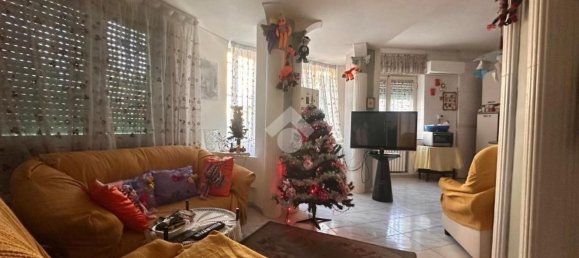 3-Zimmer Wohnung in Naples, Italy, Nr. 208892 4