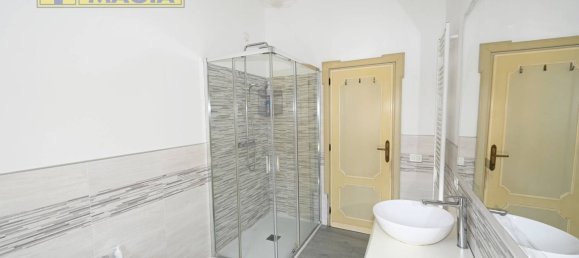 Casa de 8 divisões em Colli del Tronto, Italy N.º 124695 17