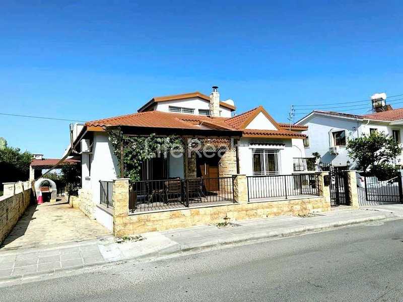 6 bedrooms House in Trachoni, Cyprus No. 10780