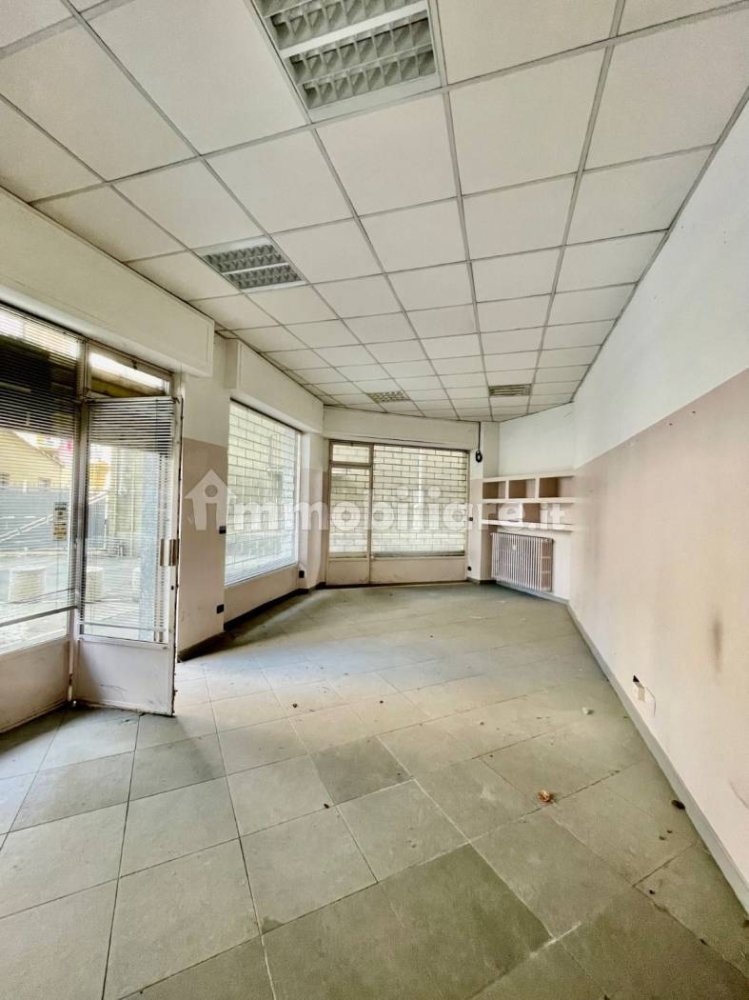Imóvel comercial de 2 divisões em Asti, Italy N.º 68543